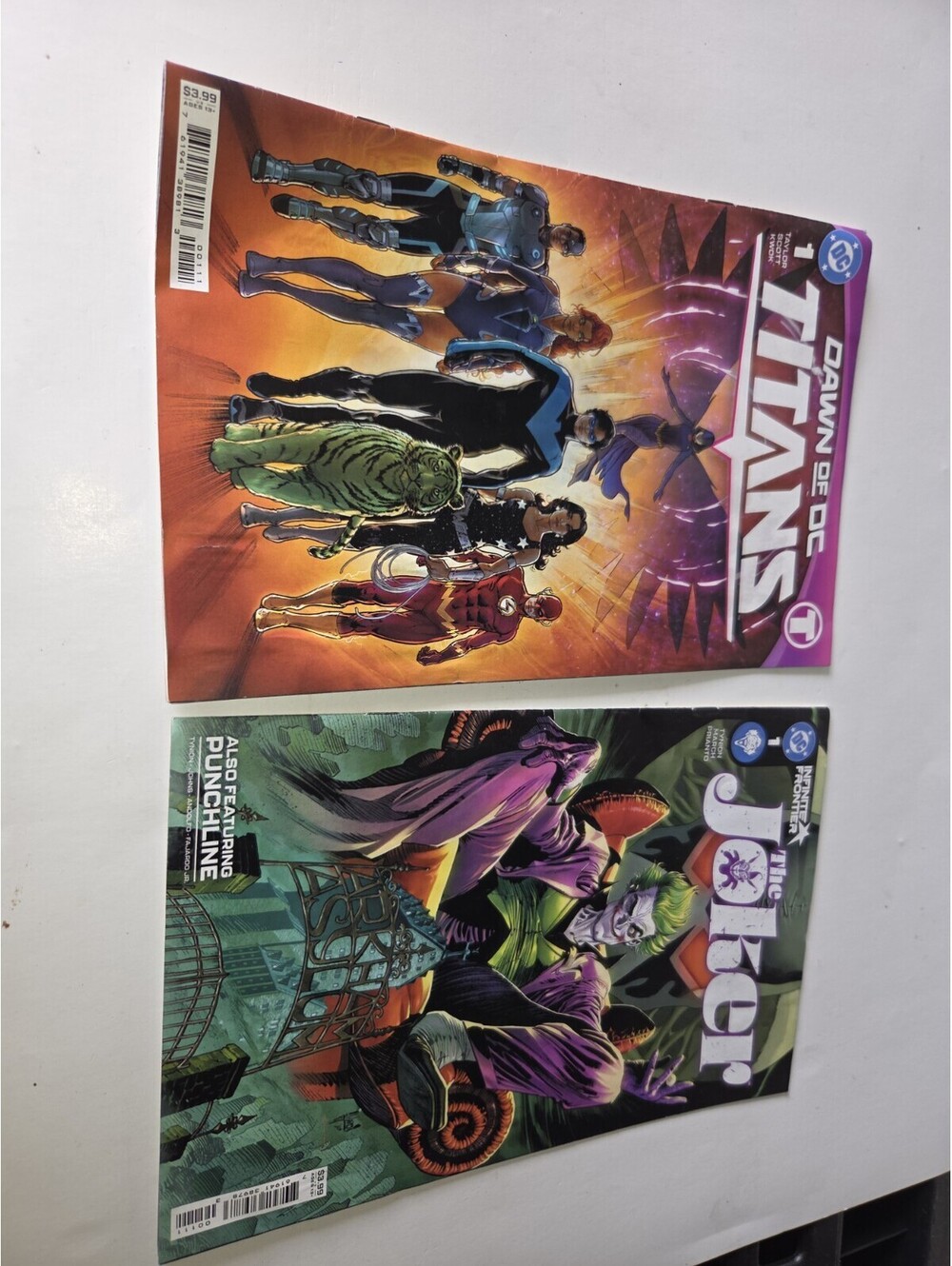 COMIC BOOKS Titans #1 And The Joker SG2